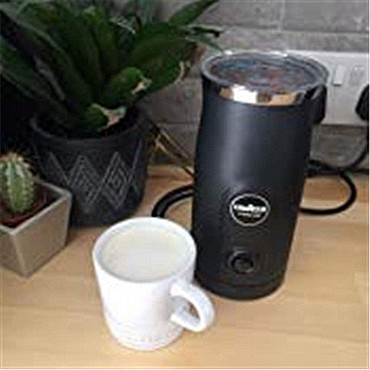 ����� ��� ������ ������ ������ � Lavazza A Modo Mio Milk Easy Frother